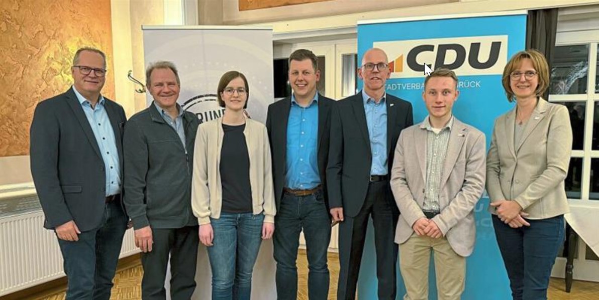 Der neue Vorstand des CDU-Stadtverbands in Delbr�ck (von links): J�rg Sehrbrock, Meinolf Wolke, Katharina Johannwerner, Dr. Michael Lemm, Josef Westerhorstmann, Pascal Rosenblatt und Nicole Fornefeld.